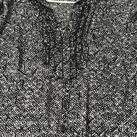 East 5th Monochrome Geometric Top 1X - Picture 7 of 8